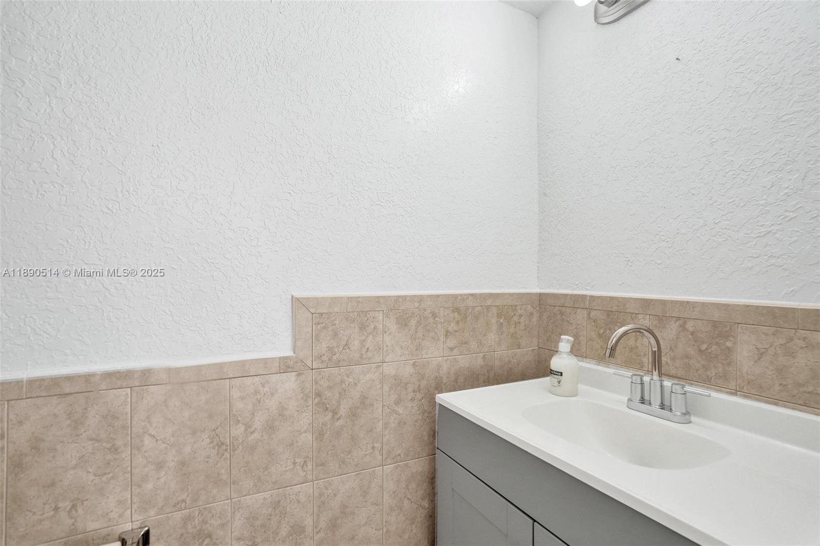 MANORS TOWNHOUSE 8-9 COND - Residential