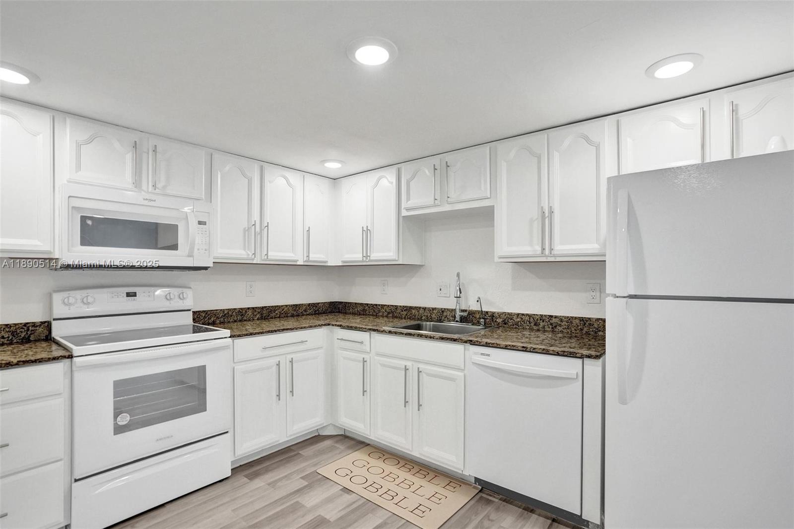 MANORS TOWNHOUSE 8-9 COND - Residential