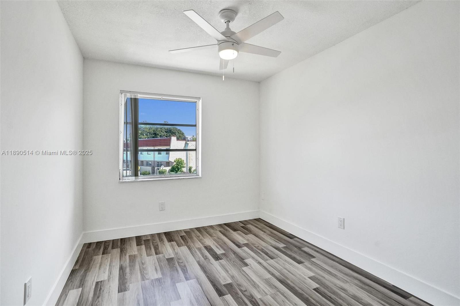 MANORS TOWNHOUSE 8-9 COND - Residential