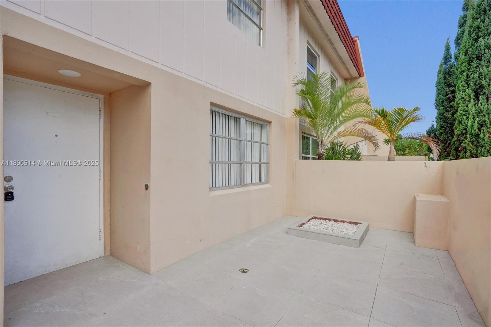 MANORS TOWNHOUSE 8-9 COND - Residential