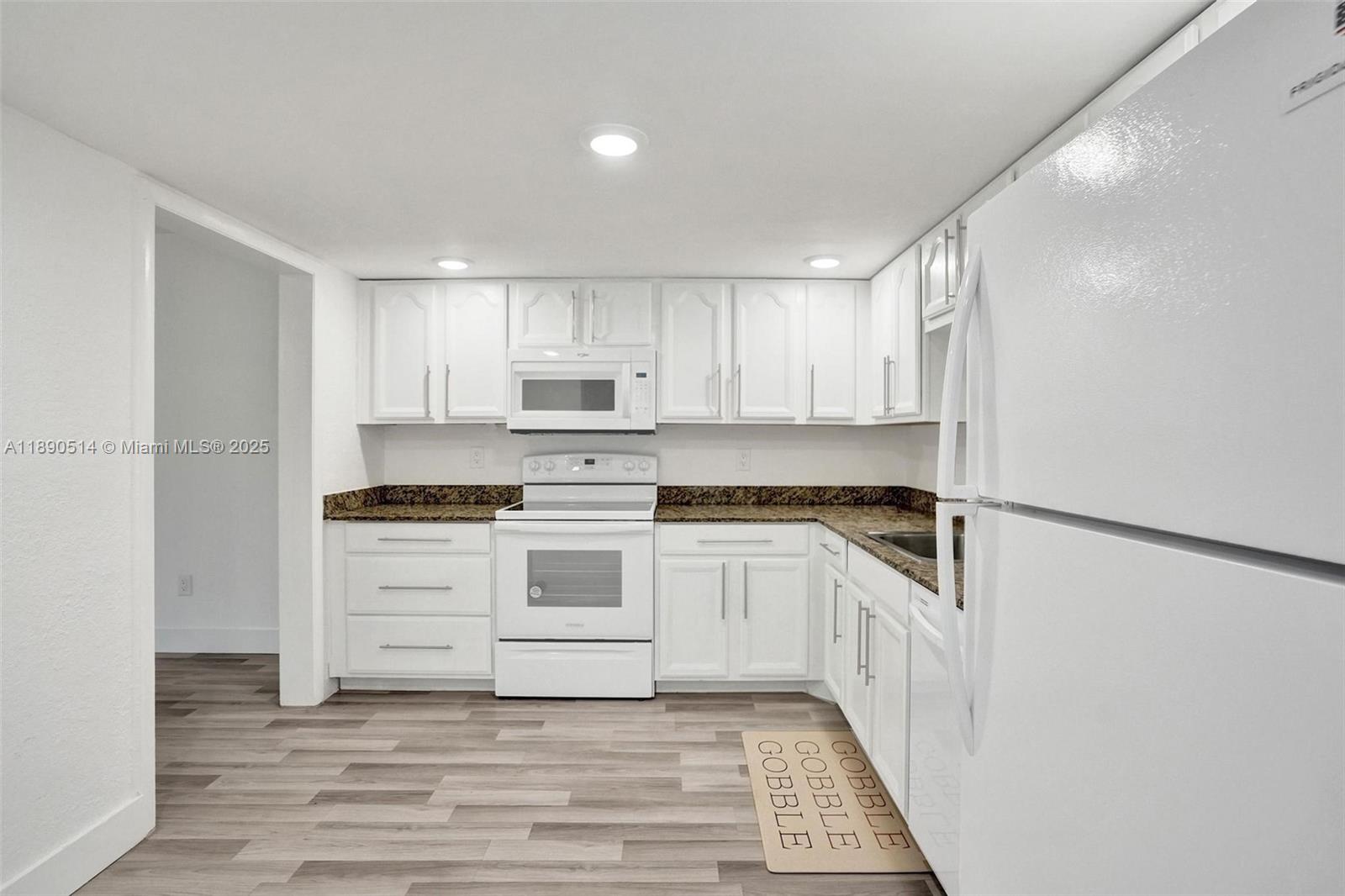 MANORS TOWNHOUSE 8-9 COND - Residential