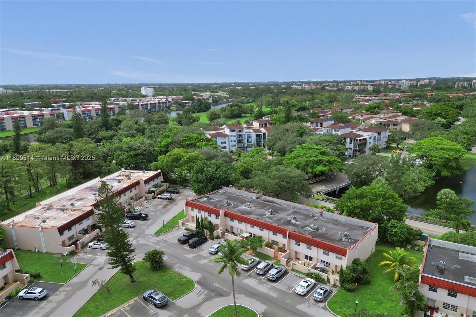 MANORS TOWNHOUSE 8-9 COND - Residential