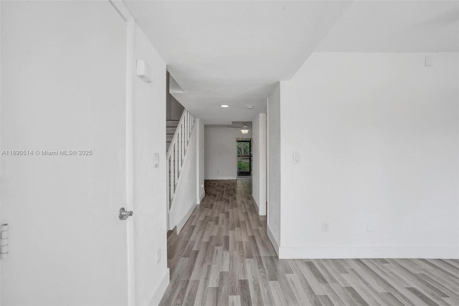 MANORS TOWNHOUSE 8-9 COND - Residential