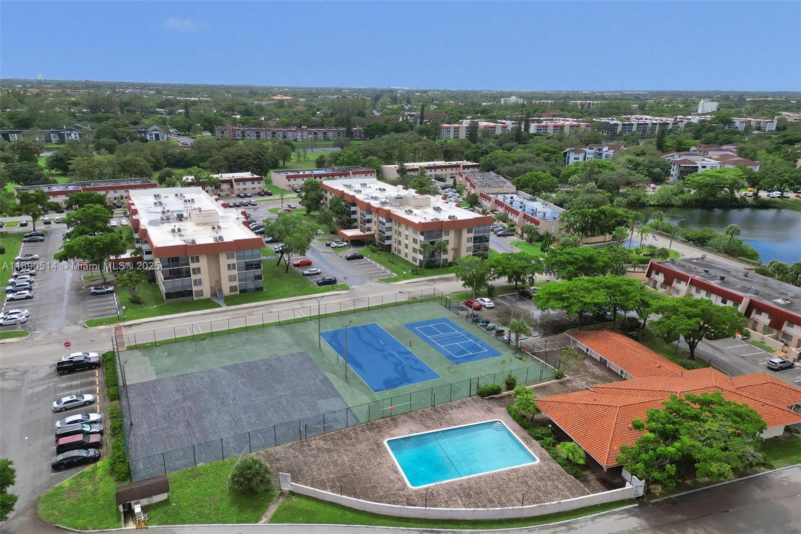 MANORS TOWNHOUSE 8-9 COND - Residential