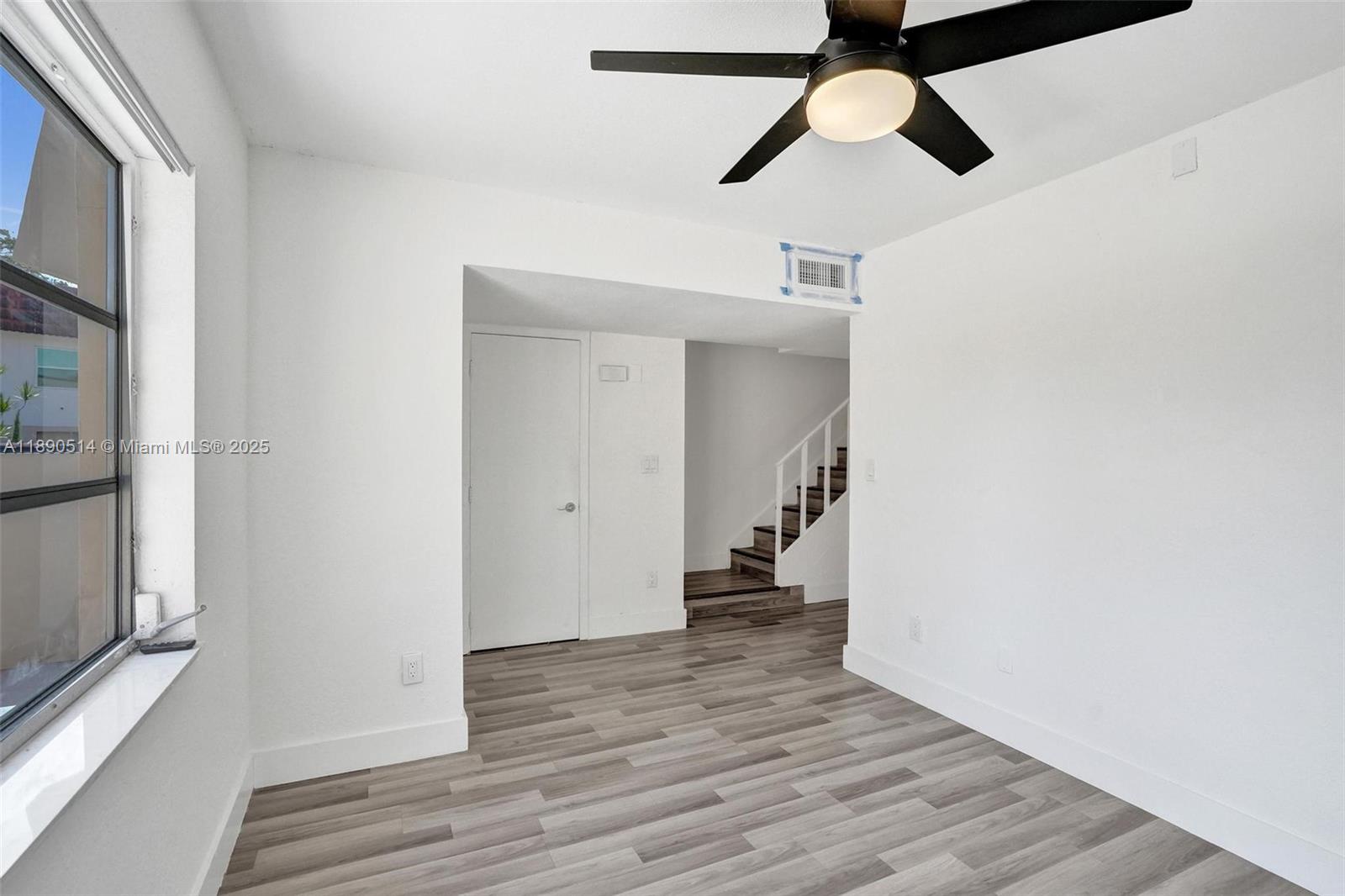 MANORS TOWNHOUSE 8-9 COND - Residential