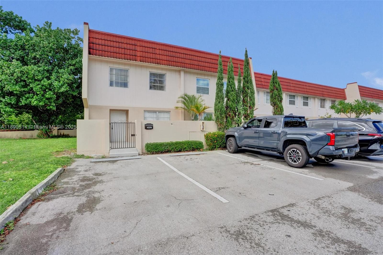 MANORS TOWNHOUSE 8-9 COND - Residential