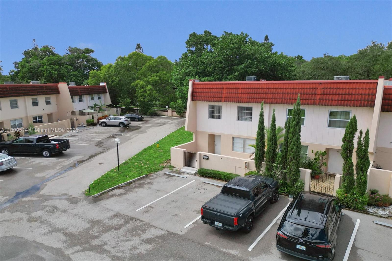 MANORS TOWNHOUSE 8-9 COND - Residential