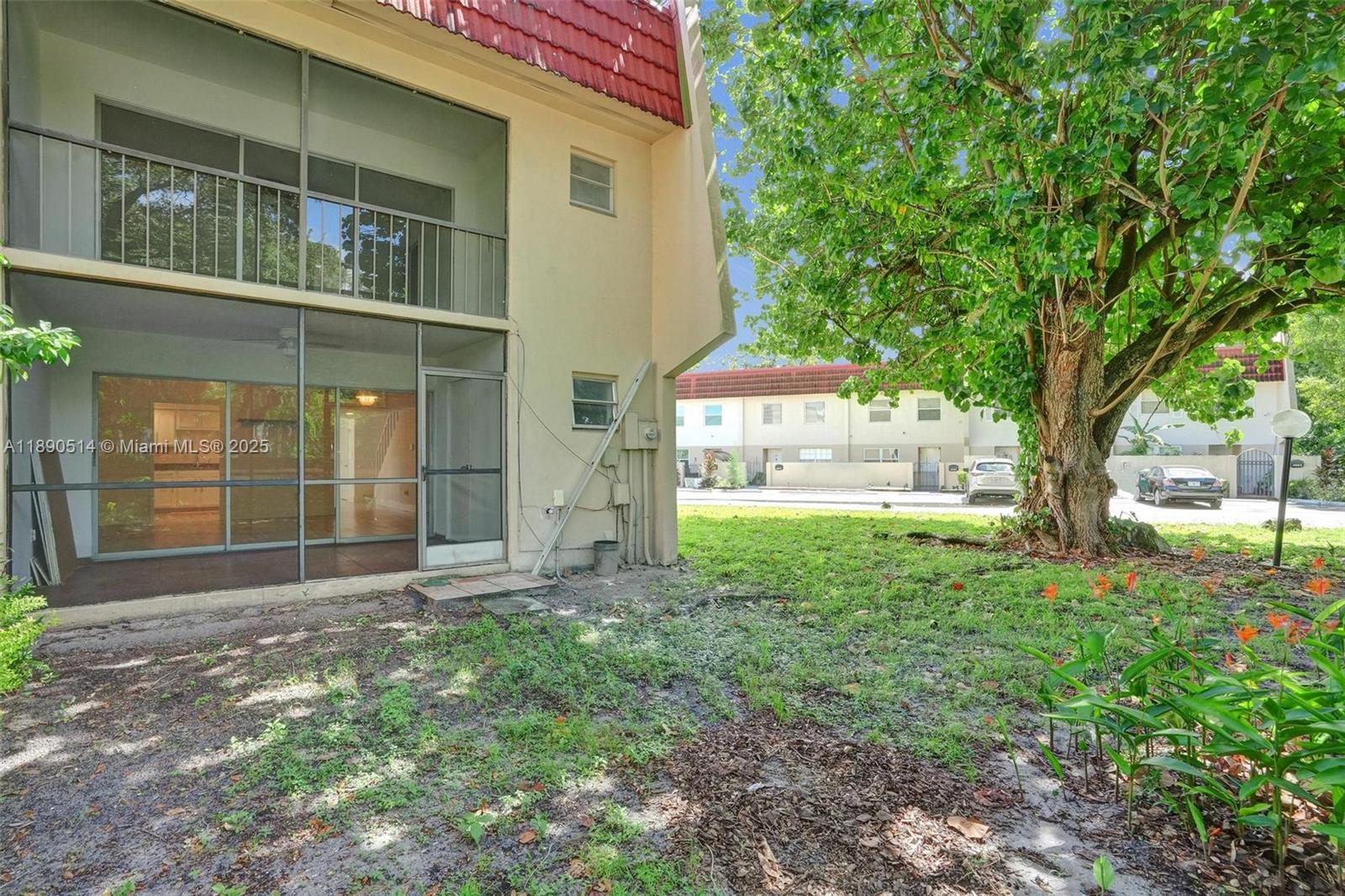 MANORS TOWNHOUSE 8-9 COND - Residential