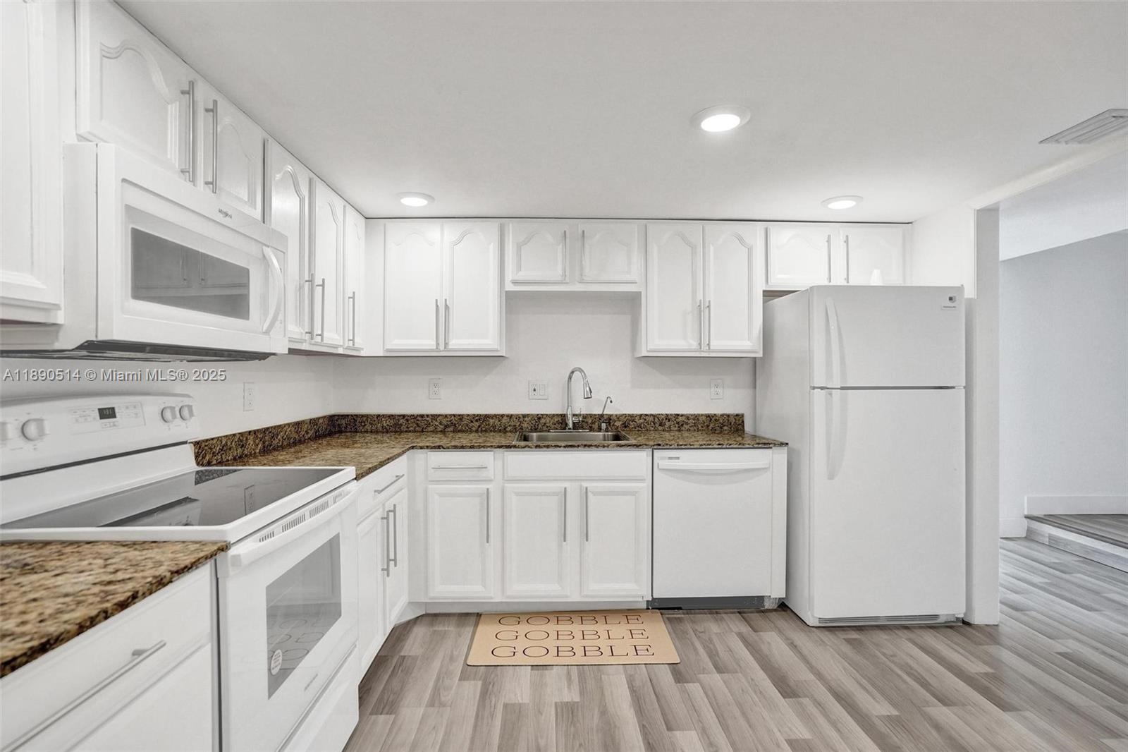 MANORS TOWNHOUSE 8-9 COND - Residential