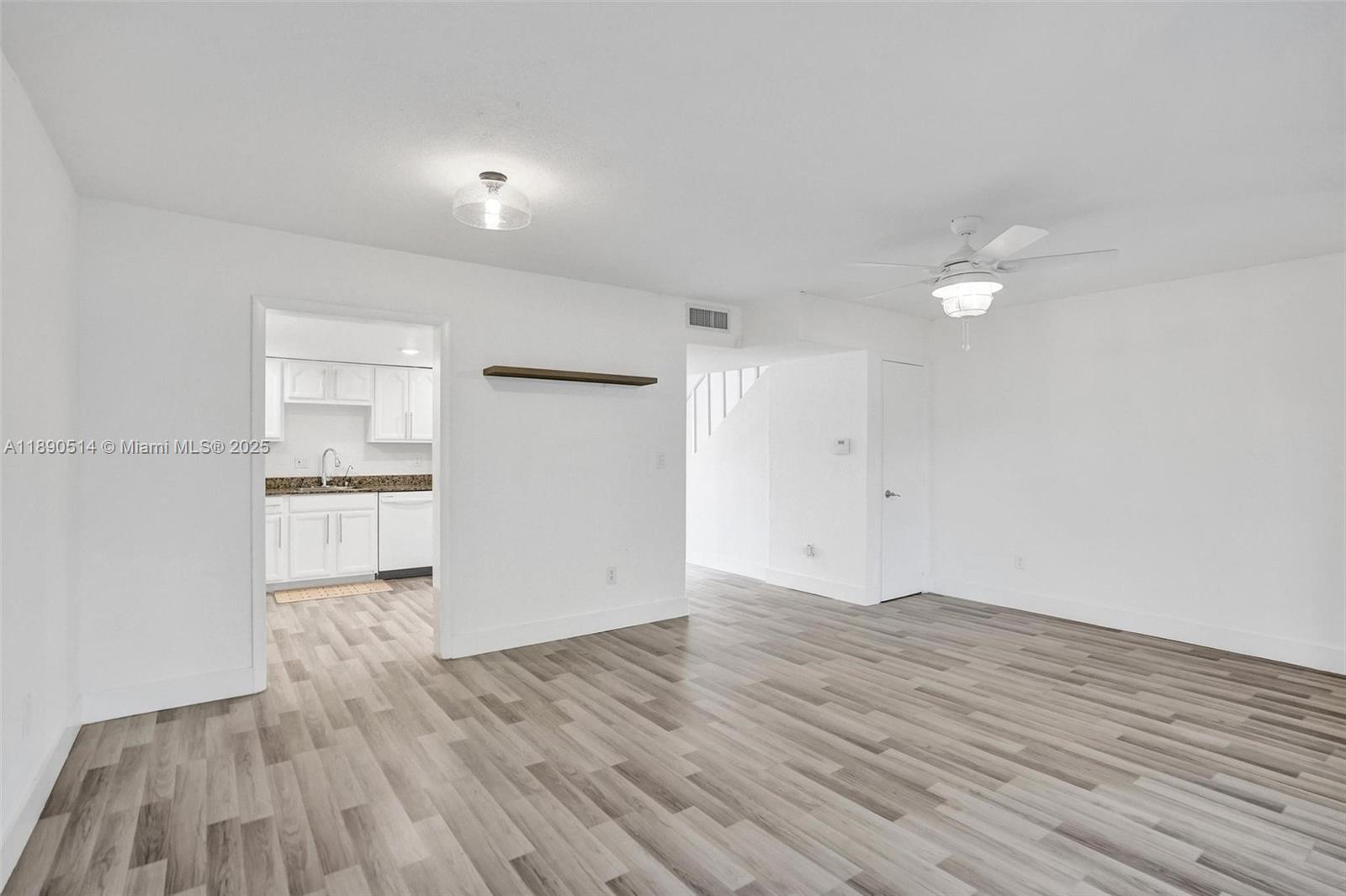 MANORS TOWNHOUSE 8-9 COND - Residential
