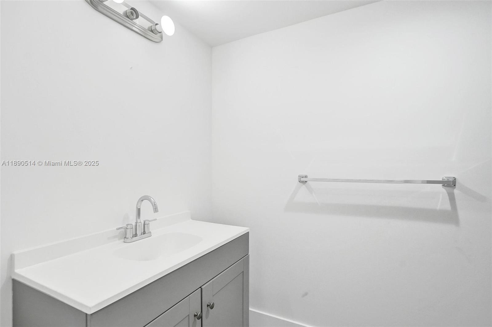 MANORS TOWNHOUSE 8-9 COND - Residential