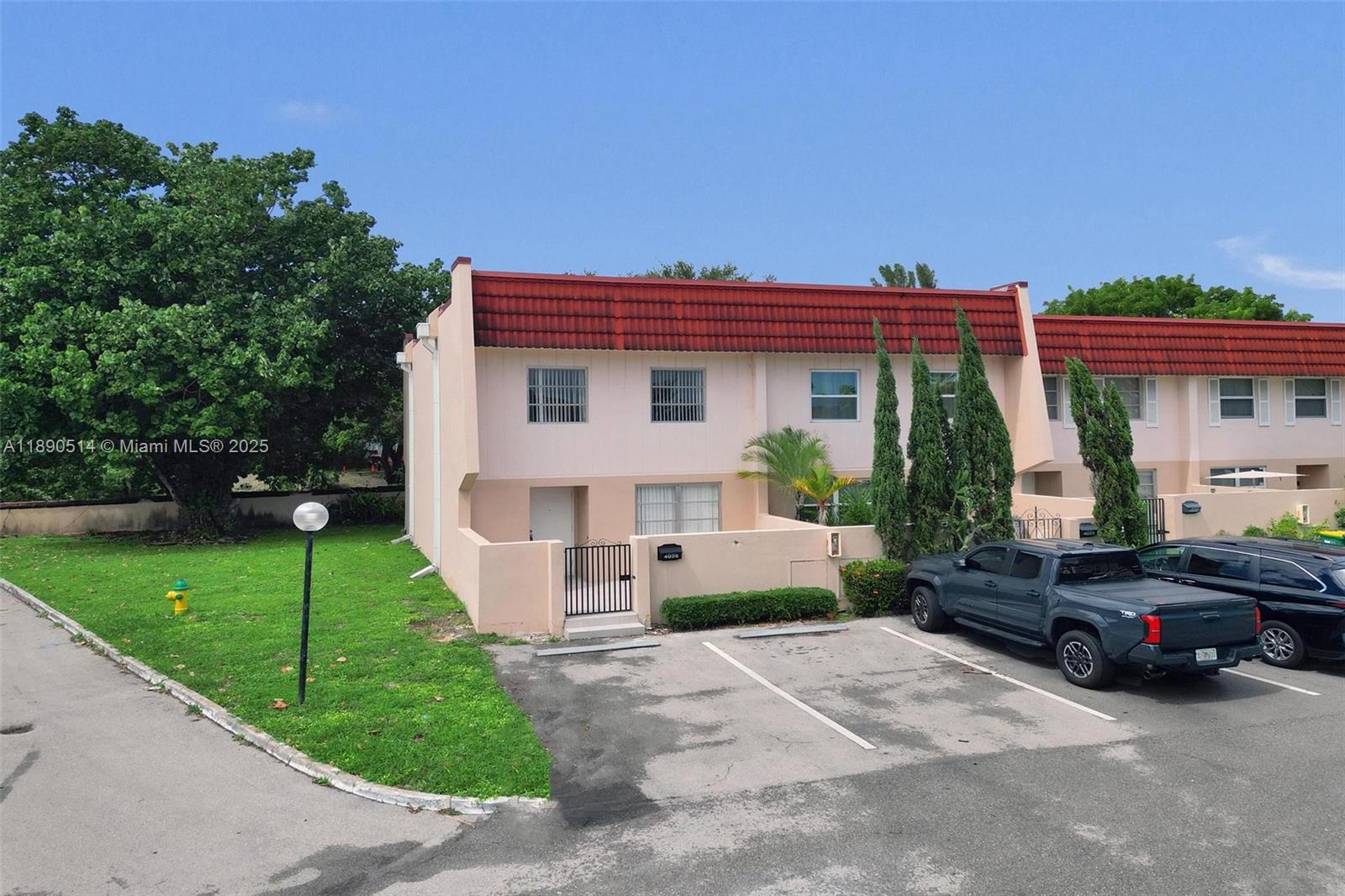 MANORS TOWNHOUSE 8-9 COND - Residential