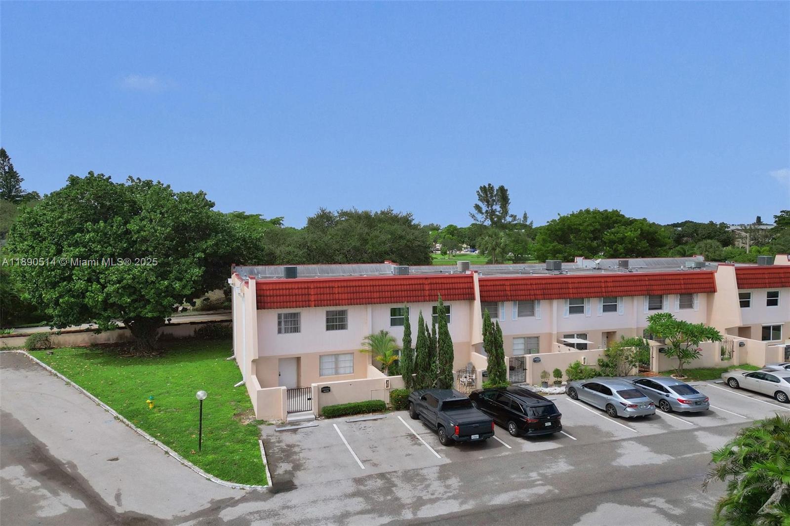 MANORS TOWNHOUSE 8-9 COND - Residential