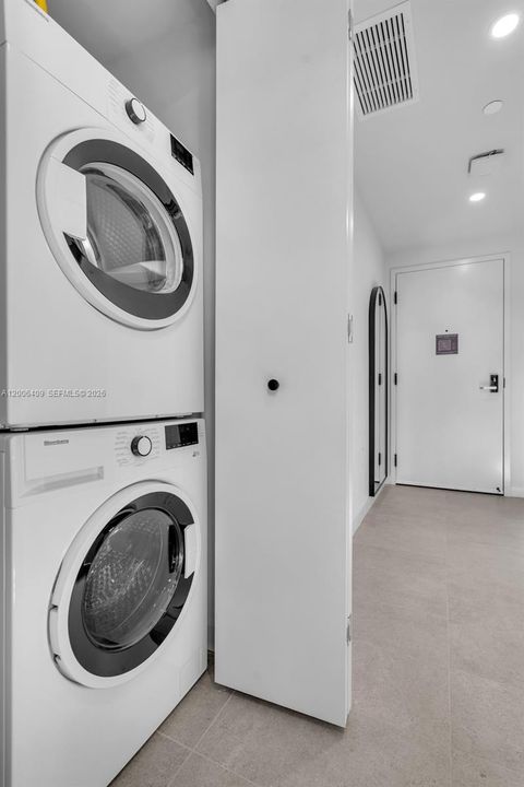 Tiny photo for 121 NE 5th St #912B, Miami, FL 33132 (MLS # A12006409)