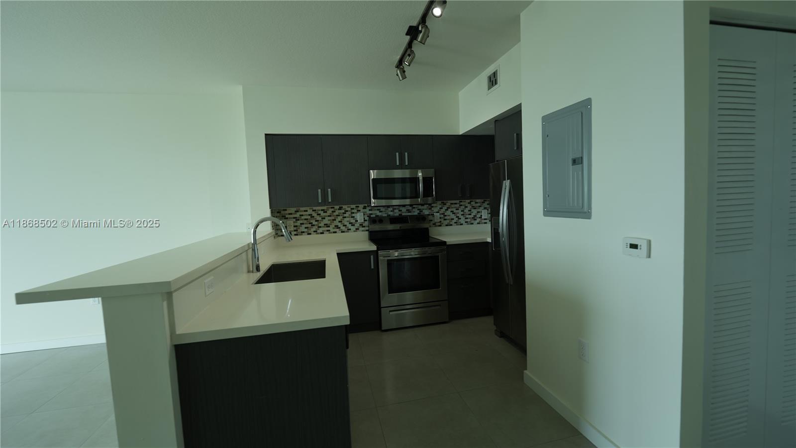 BRICKELL WEST CITY RENTALS Only $99 Deposit w/ Approved Credit! Fast & Easy Move-In – Spacious split layout with oversized living area just steps from Brickell City Centre & Mary Brickell Village. Minutes from Midtown, Wynwood, Design District & more. 5-star amenities, endless dining & shopping. Pet friendly (up to 60lbs)! Extra parking available. Prices subject to change – Schedule Your Tour Today!