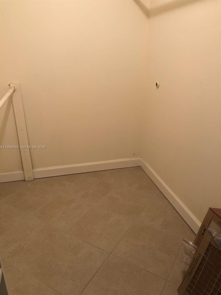 EMERALD HILLS C C APTS CO - Residential