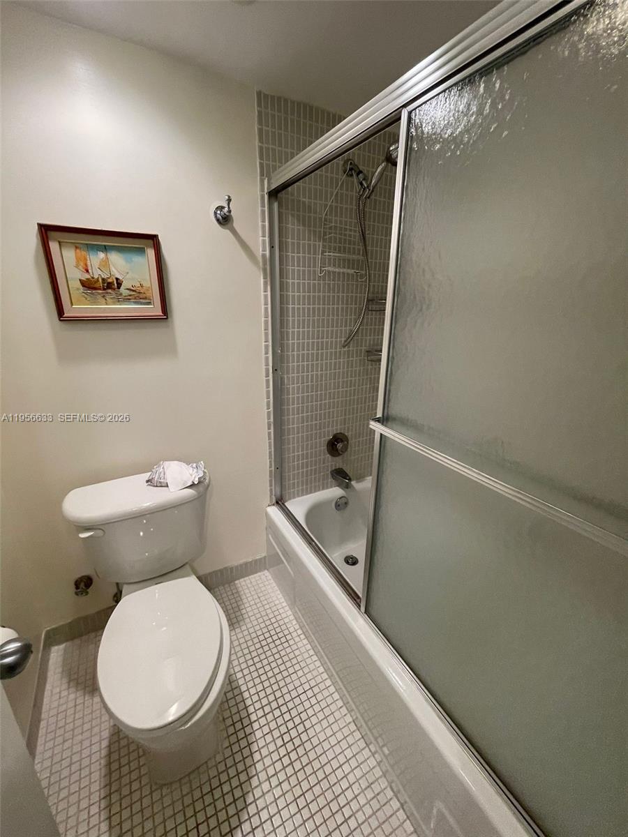 EMERALD HILLS C C APTS CO - Residential