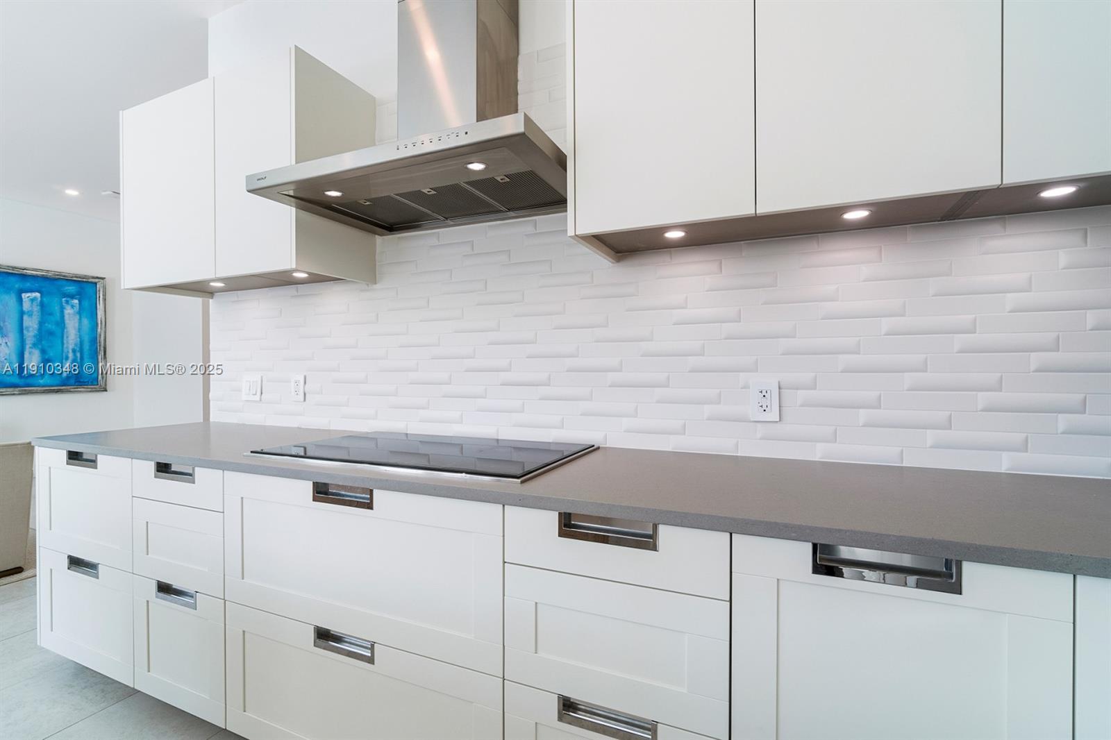 AVENTURA ESTATES - Residential