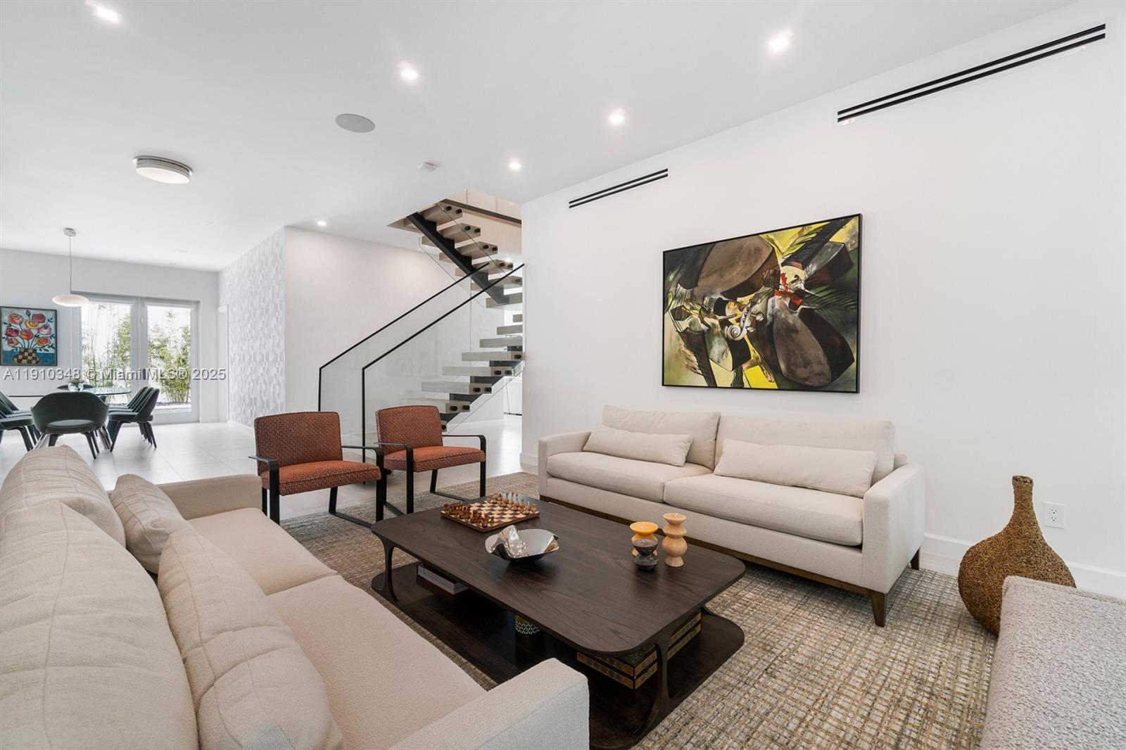 AVENTURA ESTATES - Residential