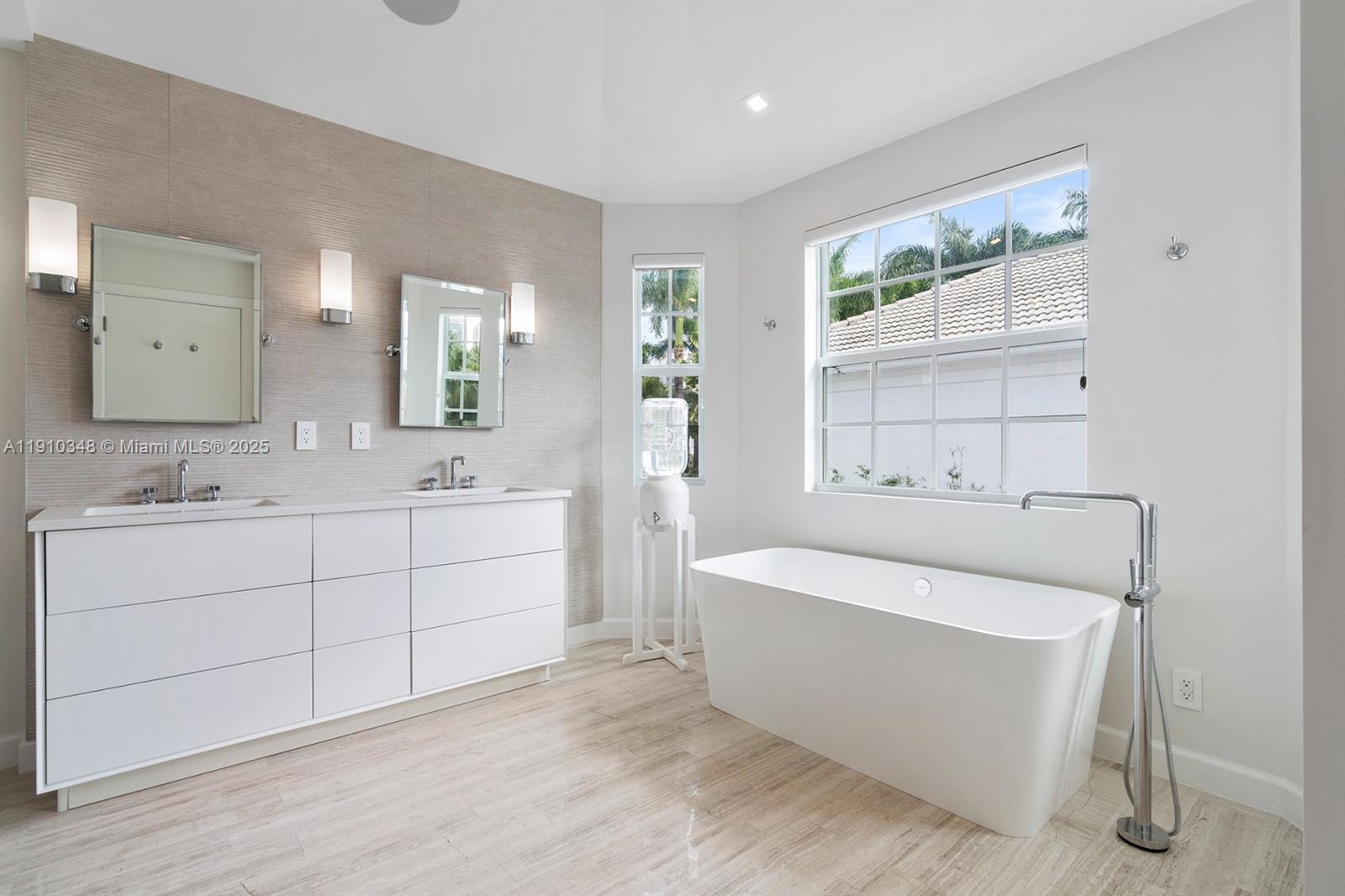 AVENTURA ESTATES - Residential