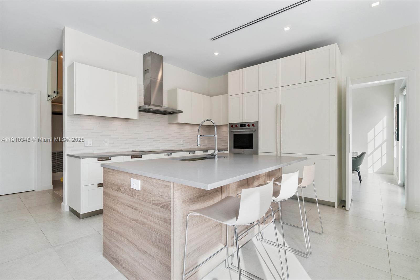 AVENTURA ESTATES - Residential