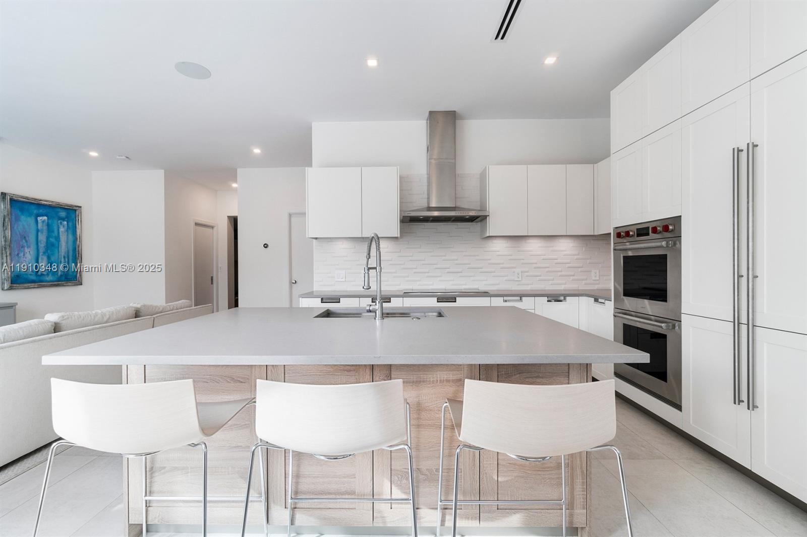 AVENTURA ESTATES - Residential