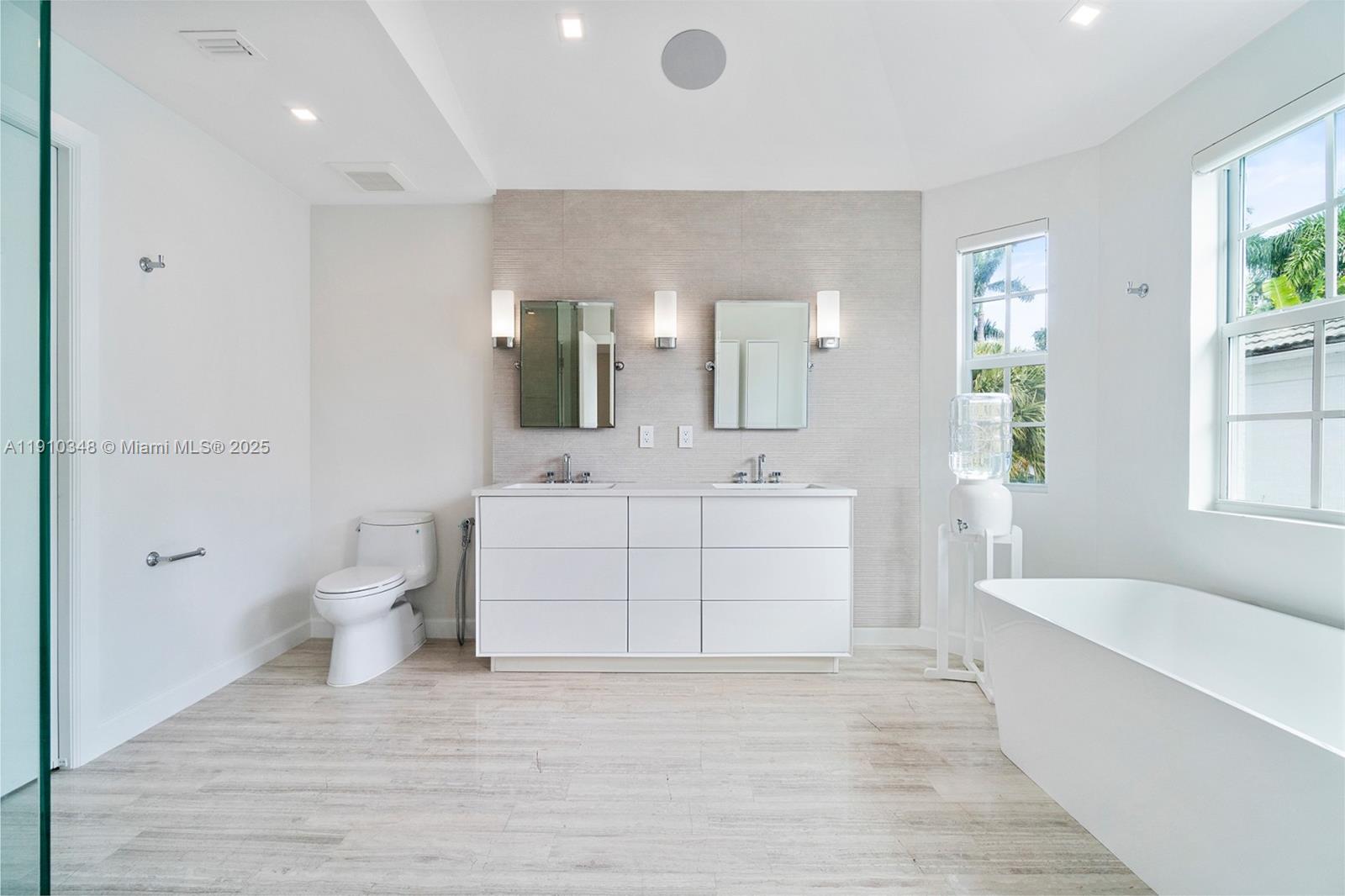 AVENTURA ESTATES - Residential