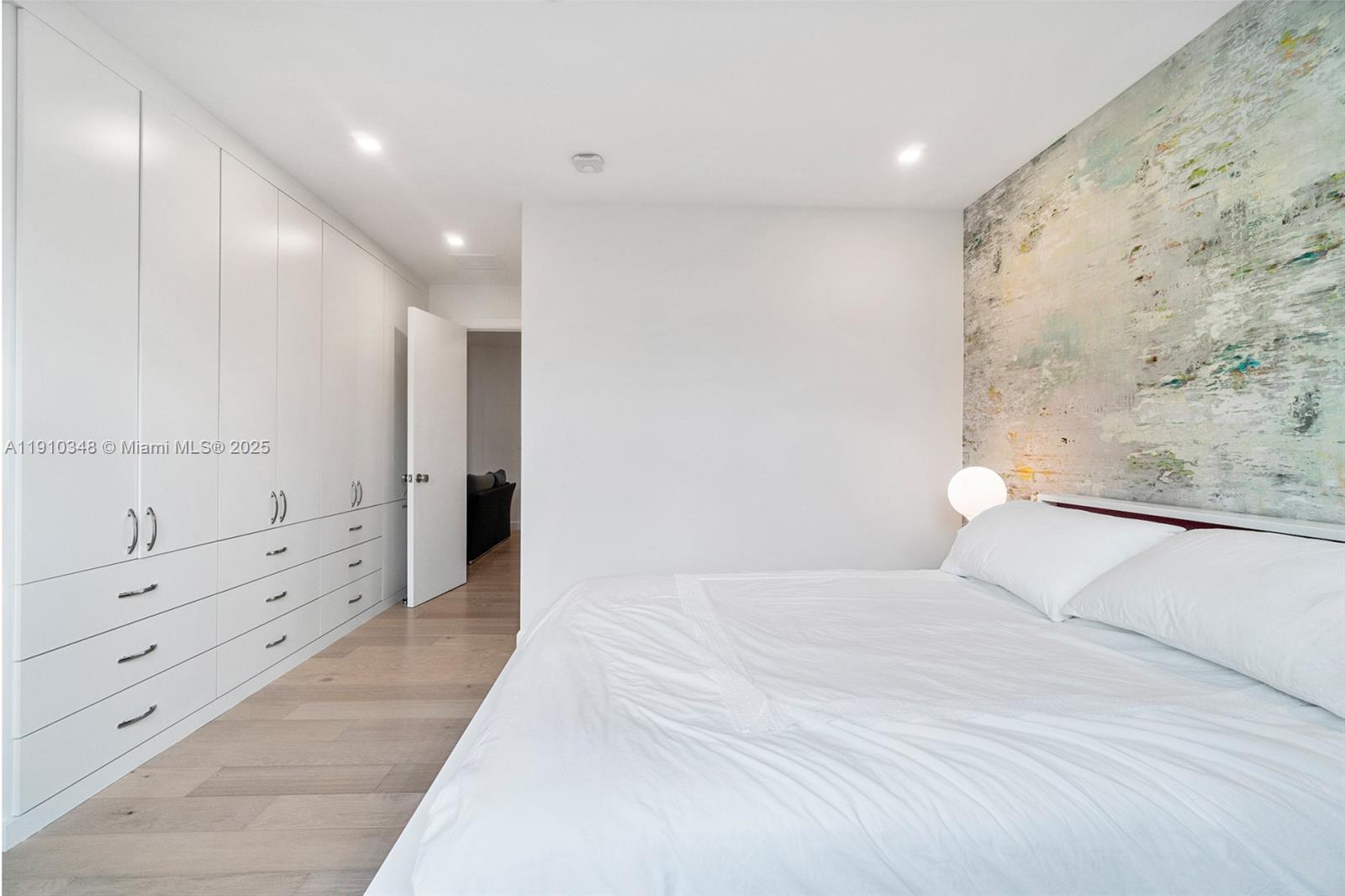 AVENTURA ESTATES - Residential