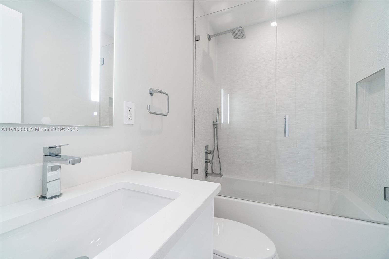 AVENTURA ESTATES - Residential