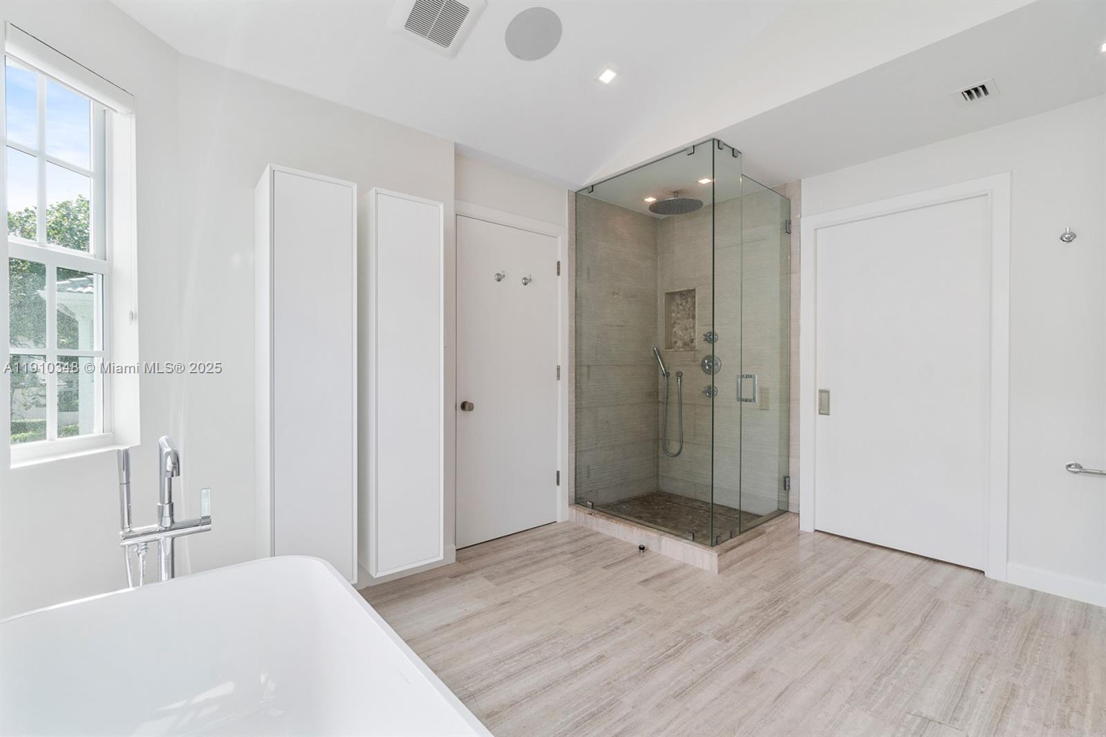 AVENTURA ESTATES - Residential