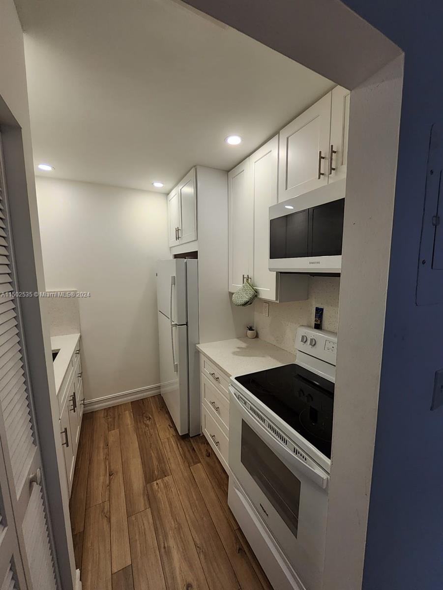 RAMBLEWOOD EAST CONDO - Residential
