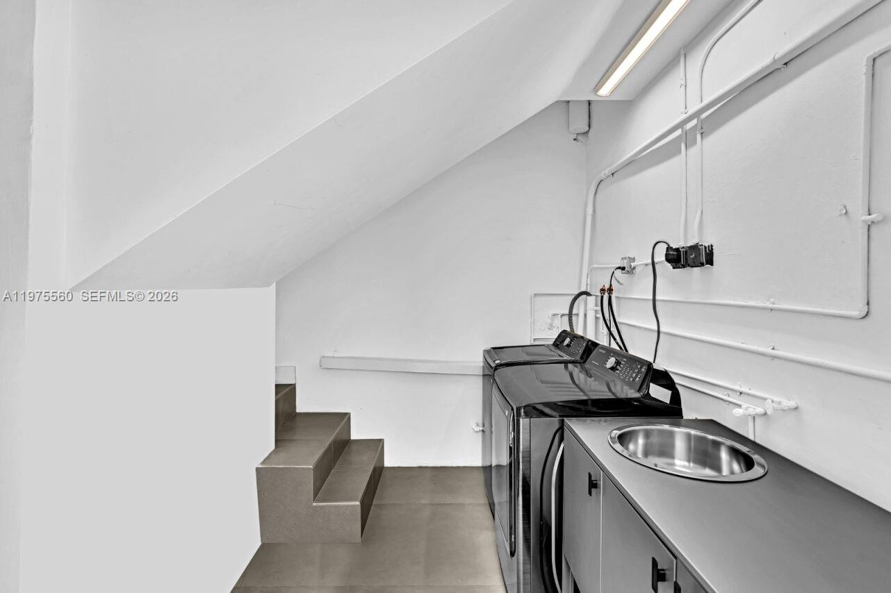 RAINTREE LAKE SEC THREE - Residential