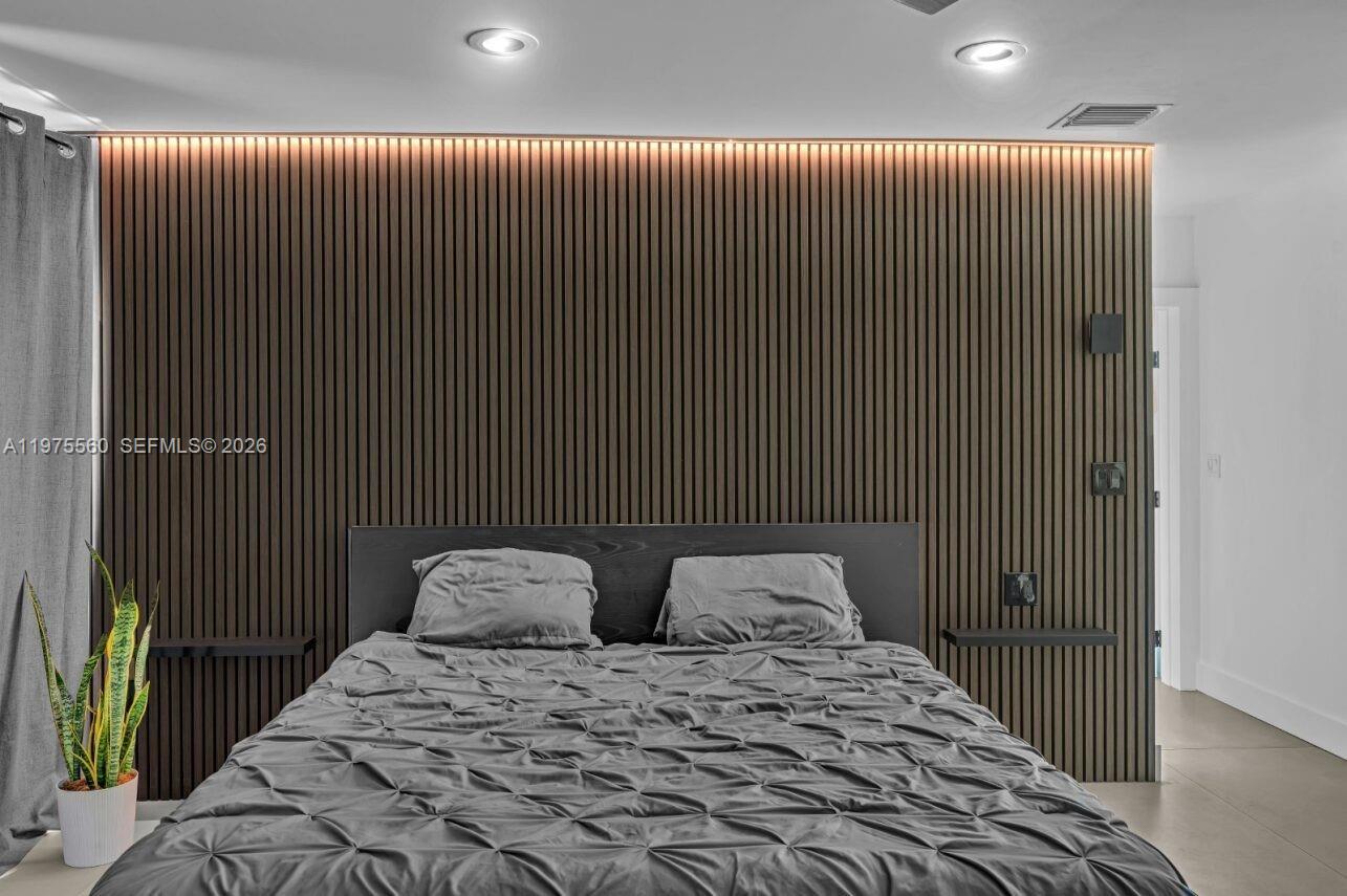 RAINTREE LAKE SEC THREE - Residential