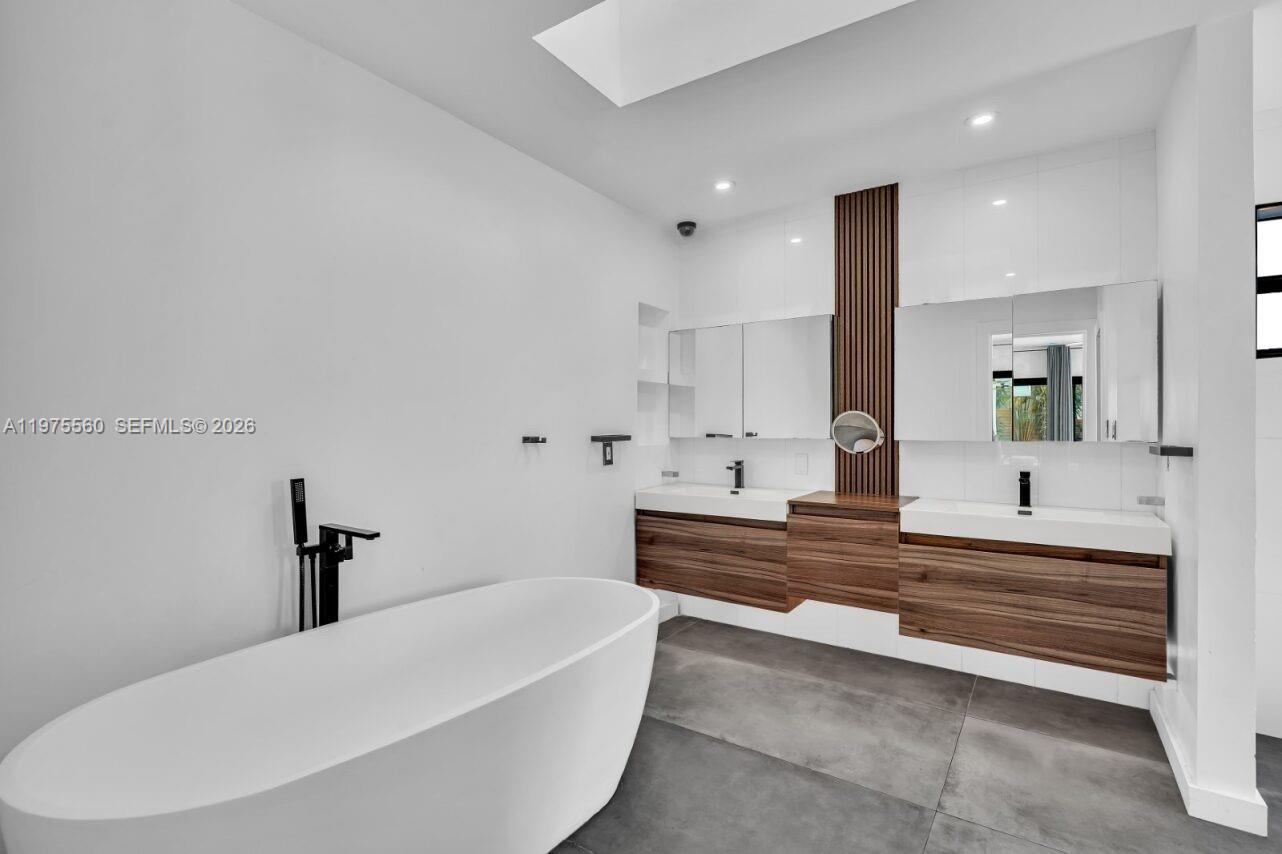 RAINTREE LAKE SEC THREE - Residential