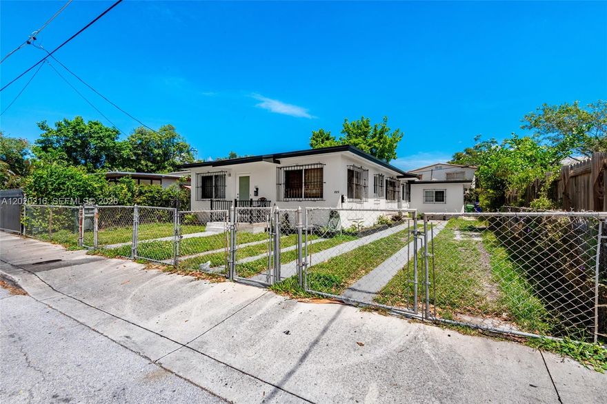 Newly remodeled efficiency in the heart of Winwood, centrally located close to Miami Design District, Midtown Shops, quick access to I-95, 395, close to the airport, new kitchen cabinets (white finished), brand new bathroom, foyer/entrance space. Don't miss this great opportunity