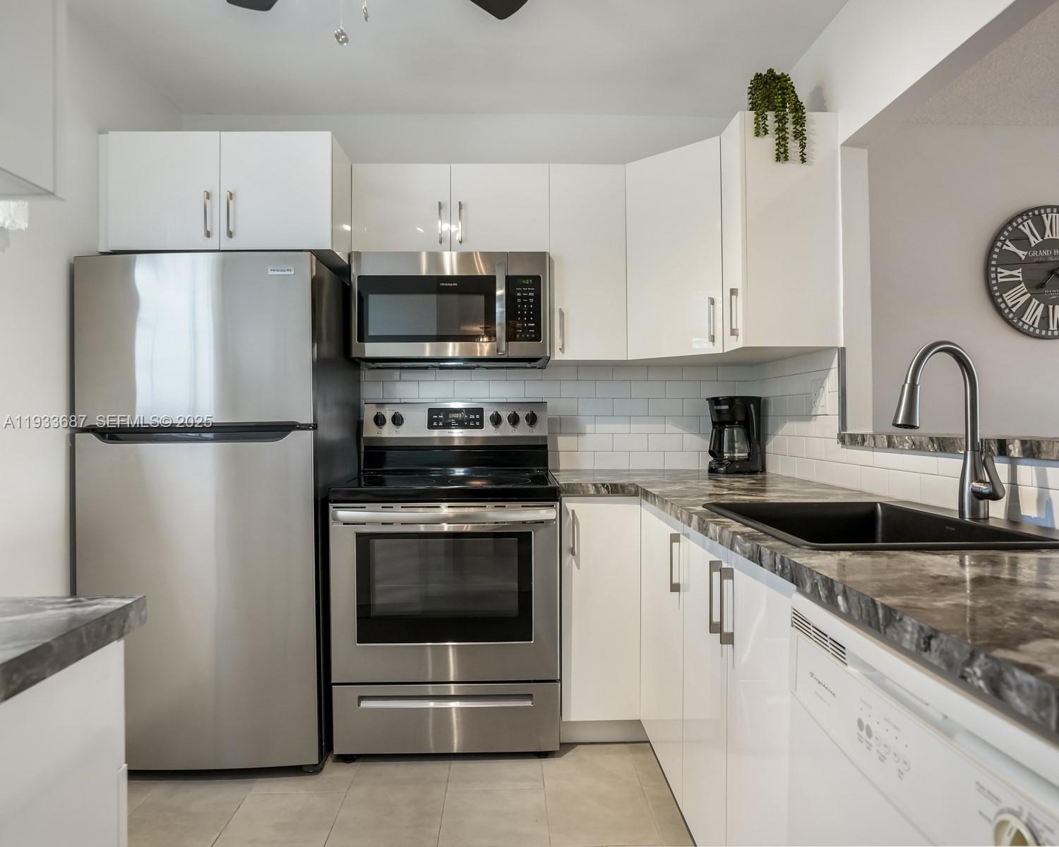 SEAGRAPE GARDENS CONDO - Residential