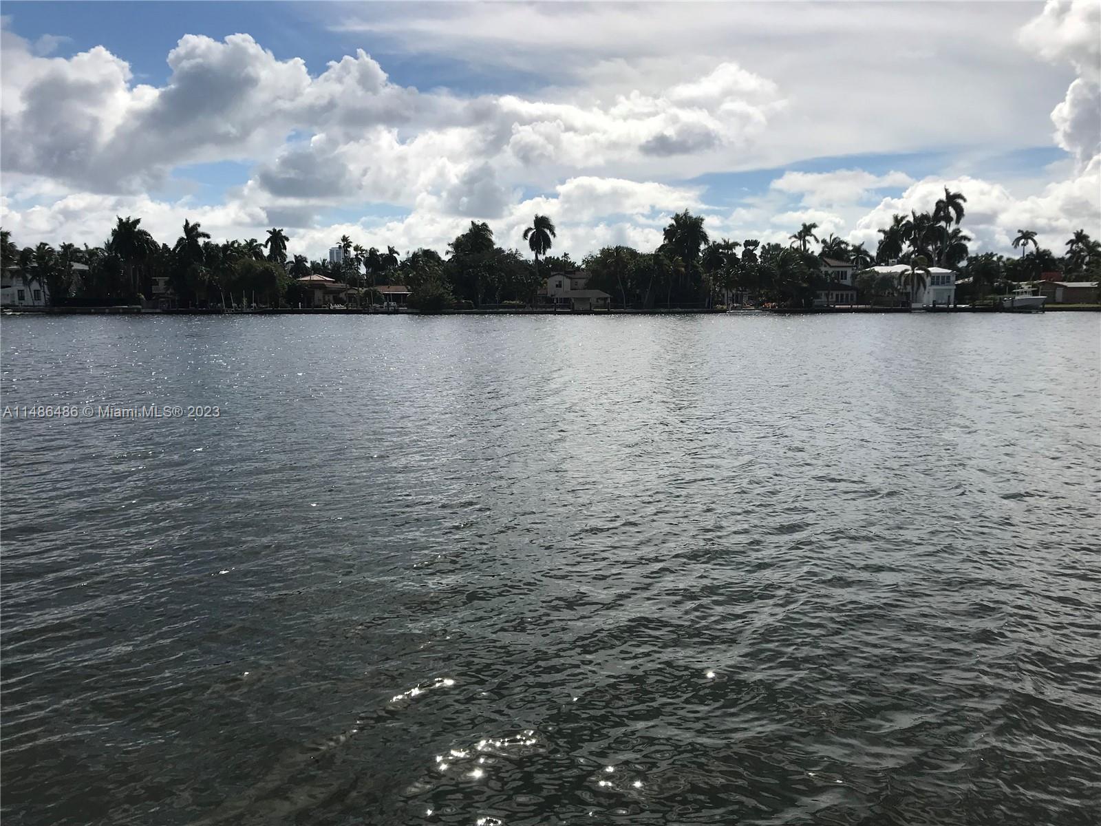 HOLLYWOOD LAKES SECTION - Residential