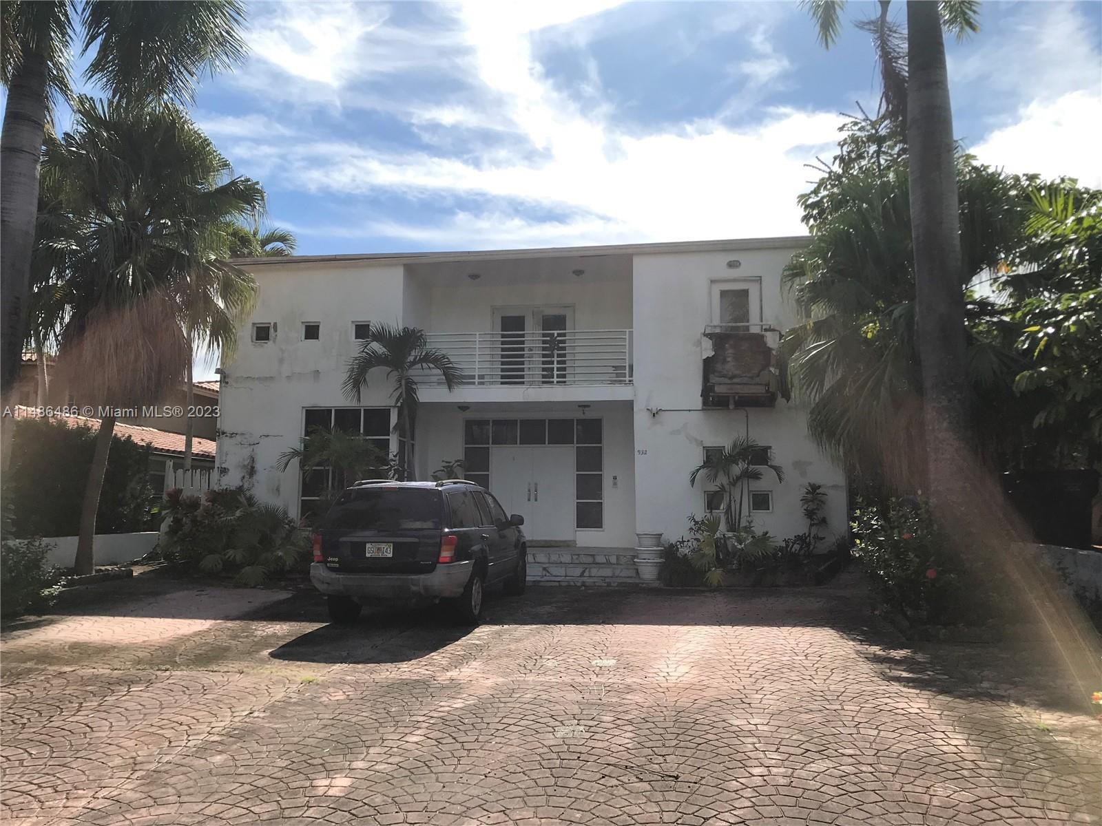 HOLLYWOOD LAKES SECTION - Residential