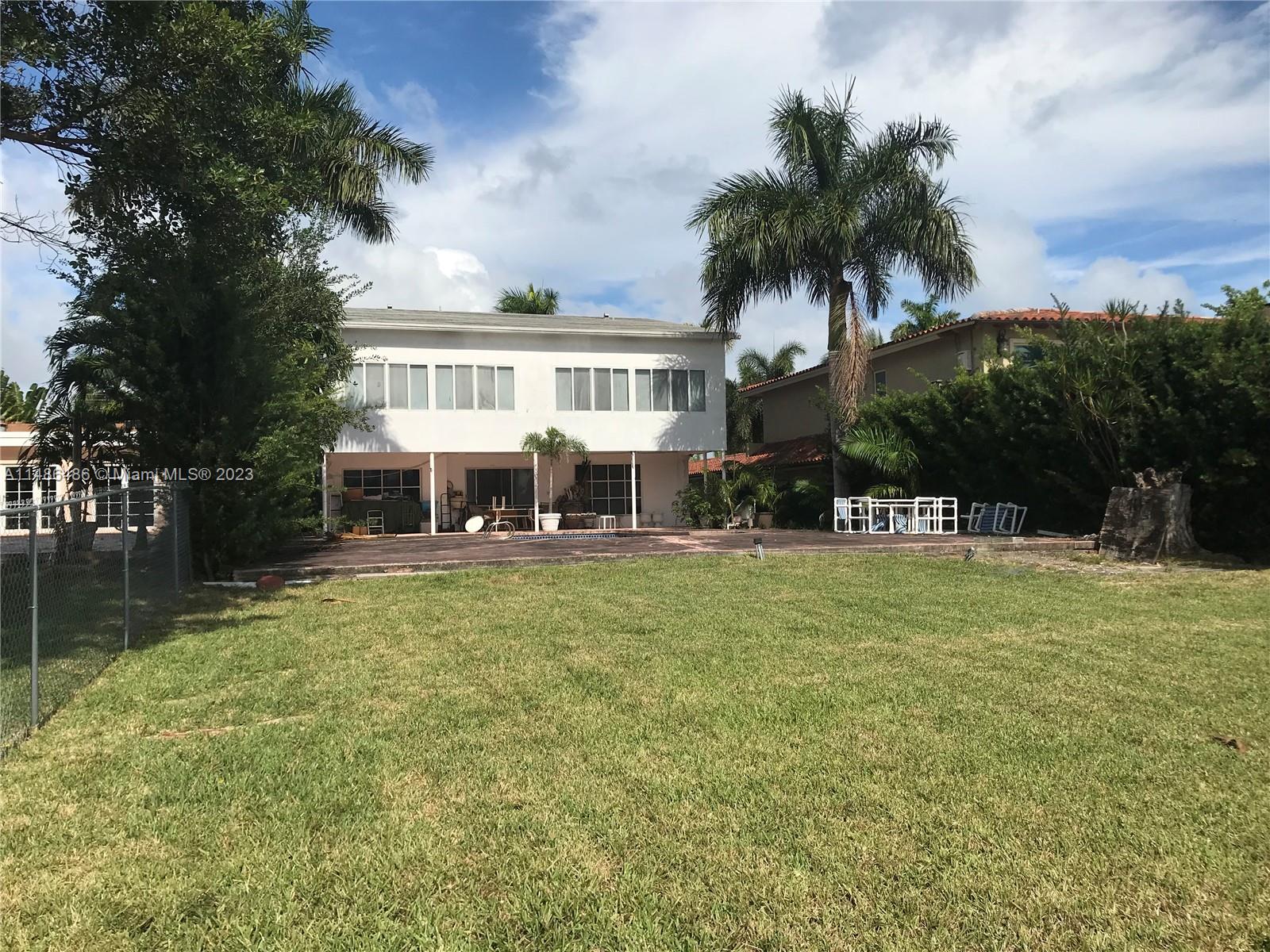 HOLLYWOOD LAKES SECTION - Residential