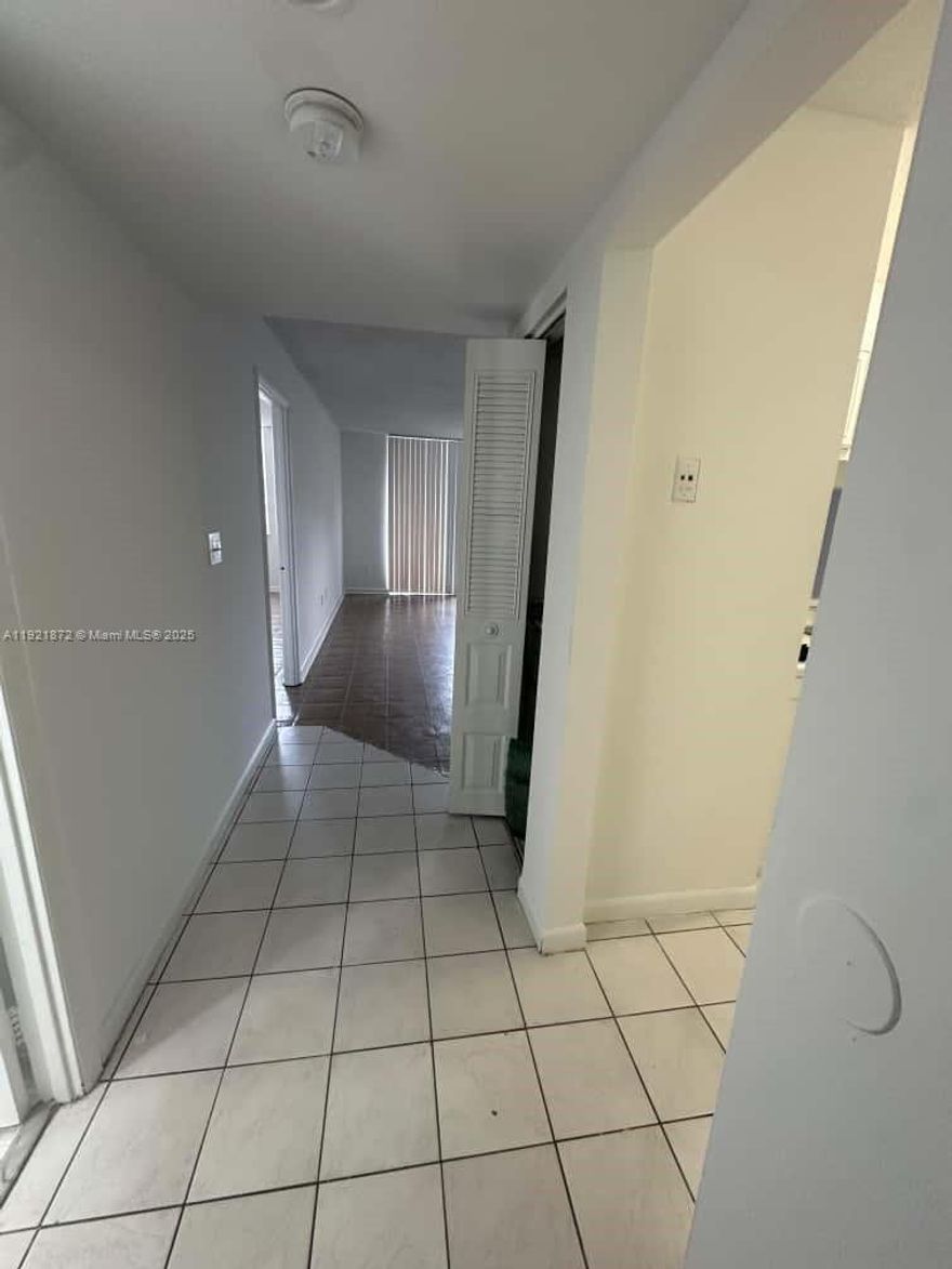 Charming 1-Bedroom, 1-Bath Condo in Prime North Miami Location – Great Investment Opportunity!
Welcome to this beautifully maintained 1-bedroom, 1-bathroom condo at Monte Carlos, offering a fantastic opportunity for both comfortable living and solid investment potential. Situated in a well-kept community, this unit features plenty of natural light, a spacious living area, and a great kitchen ideal for everyday living and entertaining.
With its prime location near shopping, dining, and major highways, this property is an exceptional investment opportunity, offering strong rental potential and long-term value. Whether you're looking for a cozy home or a smart addition to your portfolio, this condo is the ideal choice.