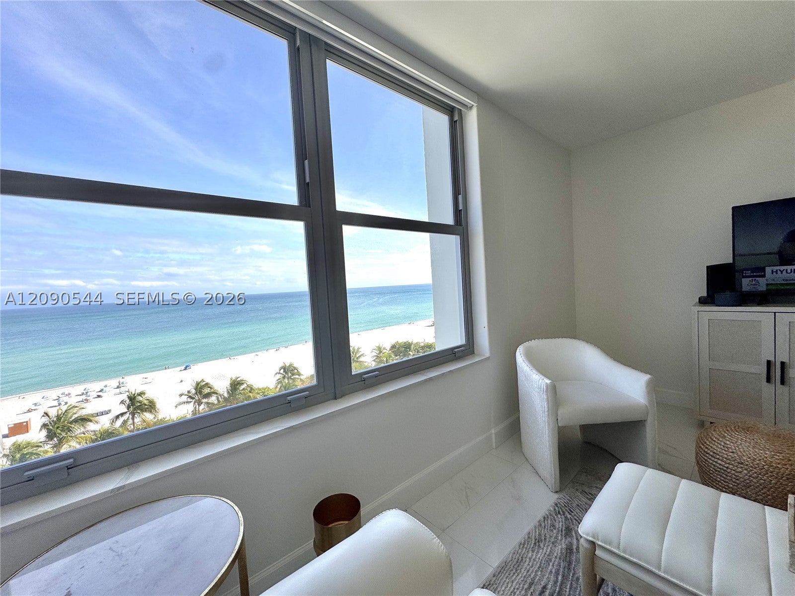 2899 Collins Ave 1037