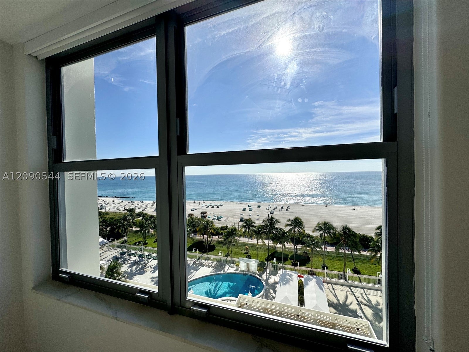 2899 Collins Ave 1037