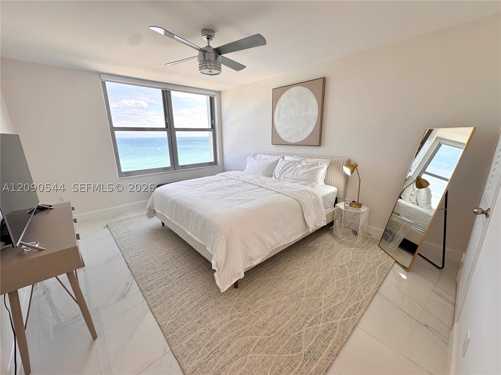 2899 Collins Ave 1037