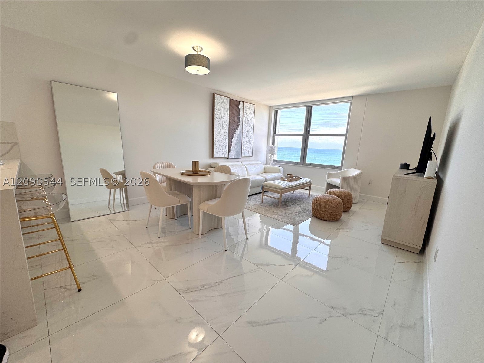 2899 Collins Ave 1037
