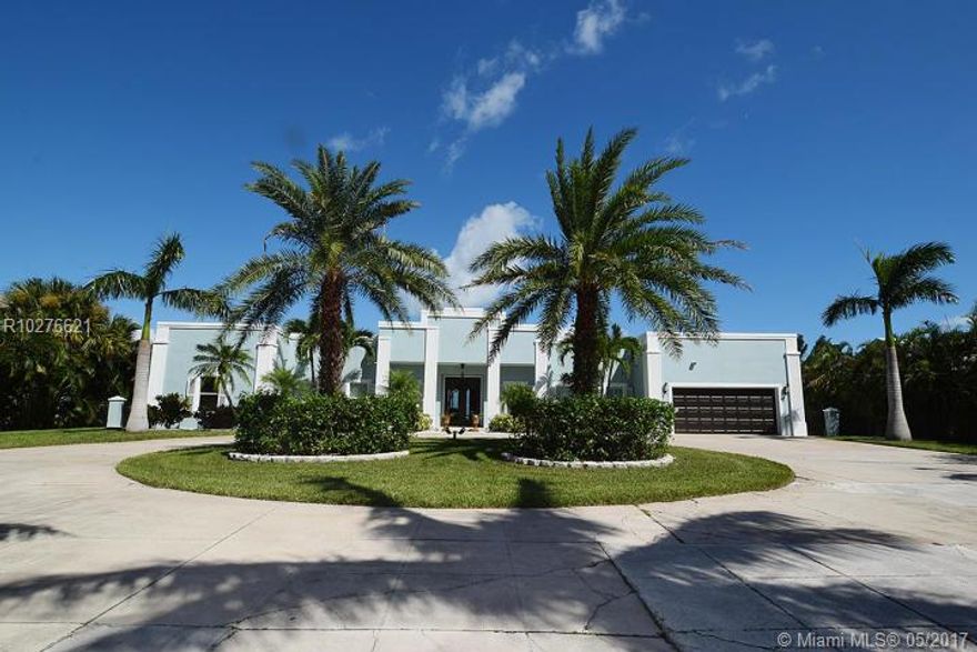 Discover the elegant style & casual comfort of classic Palm Beach architecture on the Intracoastal Waterway in Martin County! Harken back to the days of Robin Leach and enjoy ''Lifestyles of the Rich & Famous'' in this 4 bedroom, single level home. Purchased in 2013 and extensively remodeled to bring yesterday's classic up to today's living standards. Enjoy over 4200 sqft of sophisticated living space + a cabana house for pool side entertaining or guest quarters. Designed for entertaining, local socialites