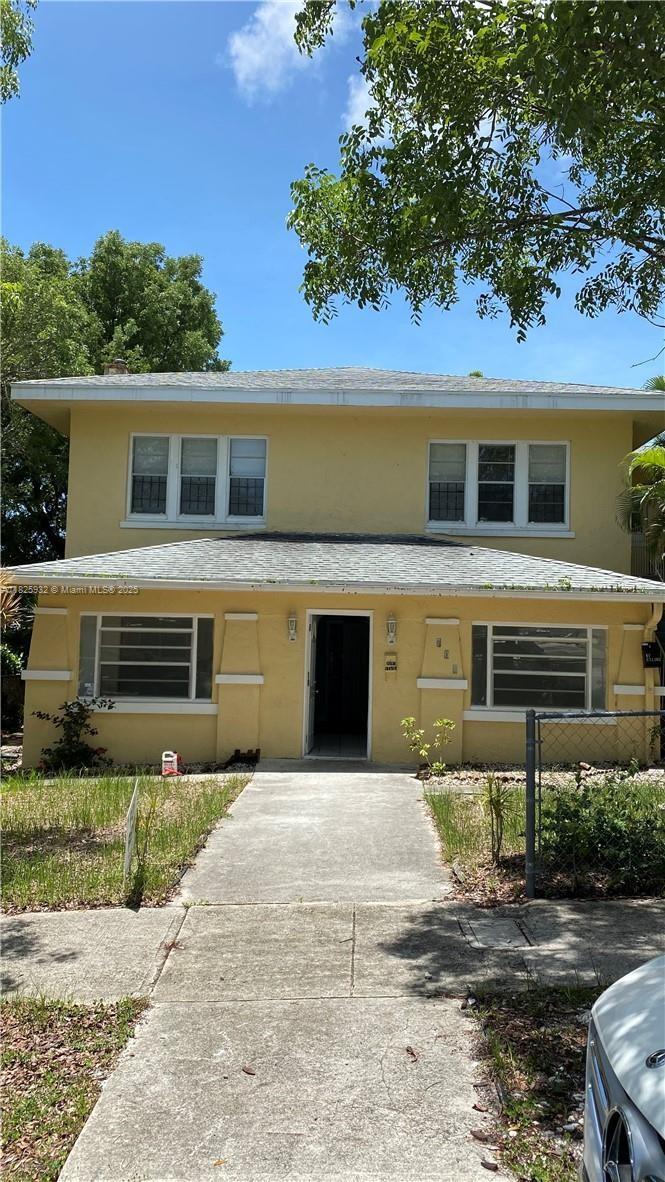 2ND FLOOR RENTAL Very nice and clean 3/1.5 1st month with 2 security deposits , washer and dryer in unit , pets allowed , multiple parking spaces . FAST APPROVAL EASY TO SHOW
