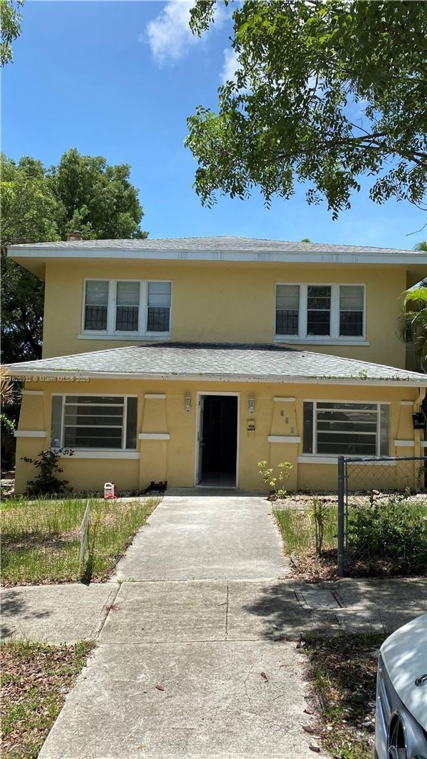 2ND FLOOR RENTAL Very nice and clean 3/1.5 1st month with 2 security deposits , washer and dryer in unit , pets allowed , multiple parking spaces . FAST APPROVAL EASY TO SHOW