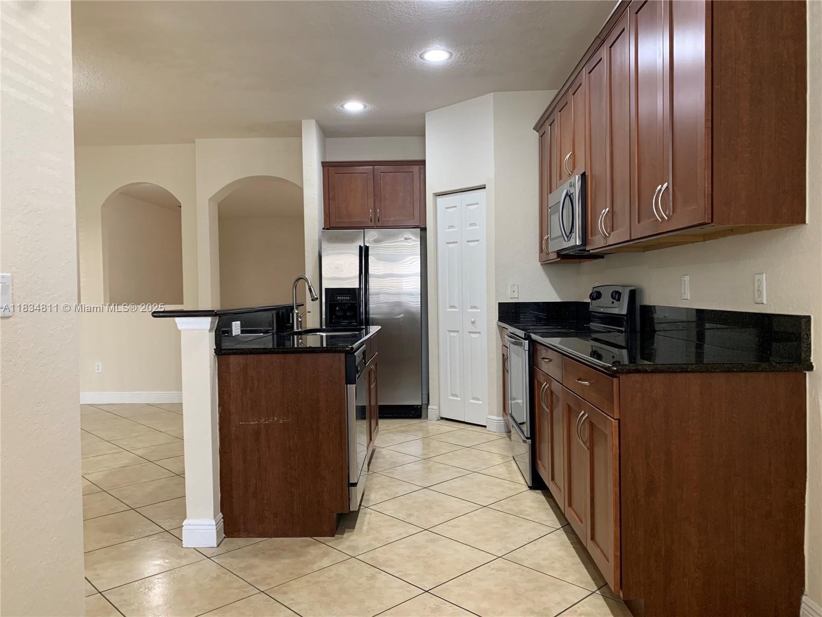 HAMPTON HILLS - Residential Lease