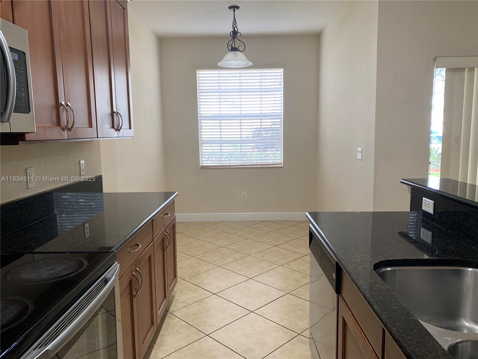 HAMPTON HILLS - Residential Lease