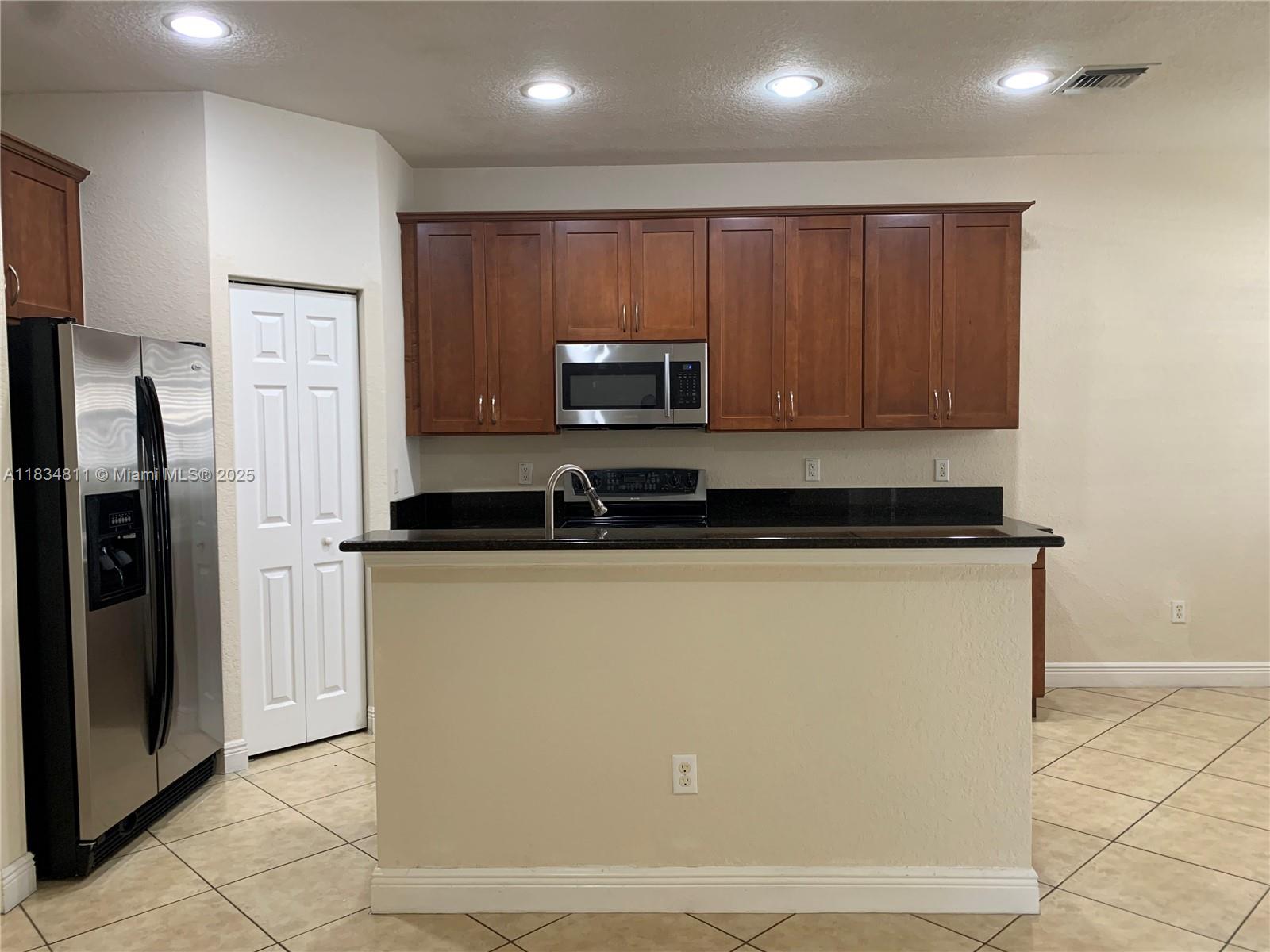 HAMPTON HILLS - Residential Lease